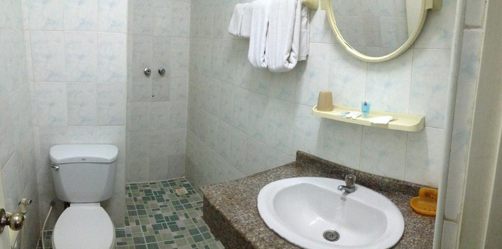 Hotel Glory Янгон Екстериор снимка