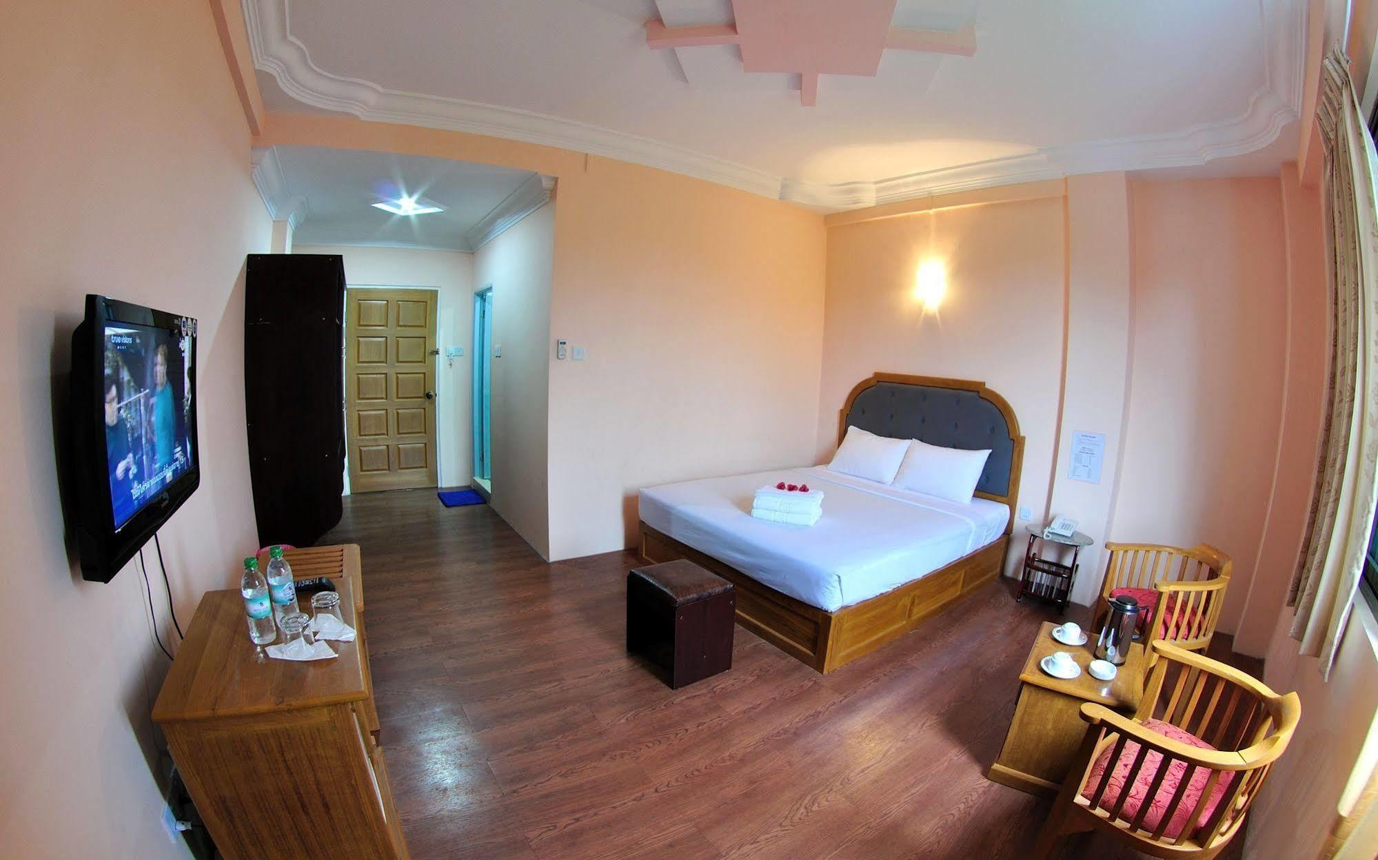 Hotel Glory Янгон Екстериор снимка