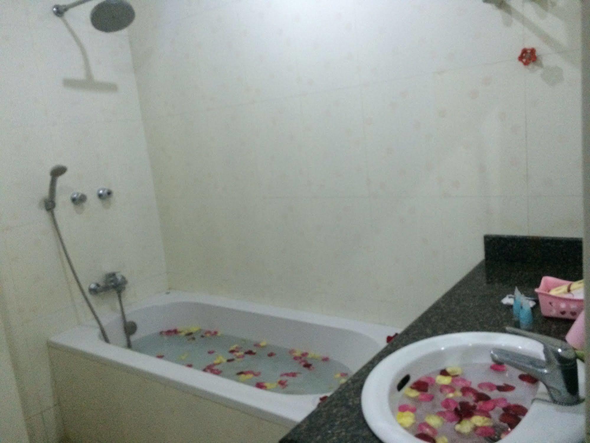 Hotel Glory Янгон Екстериор снимка